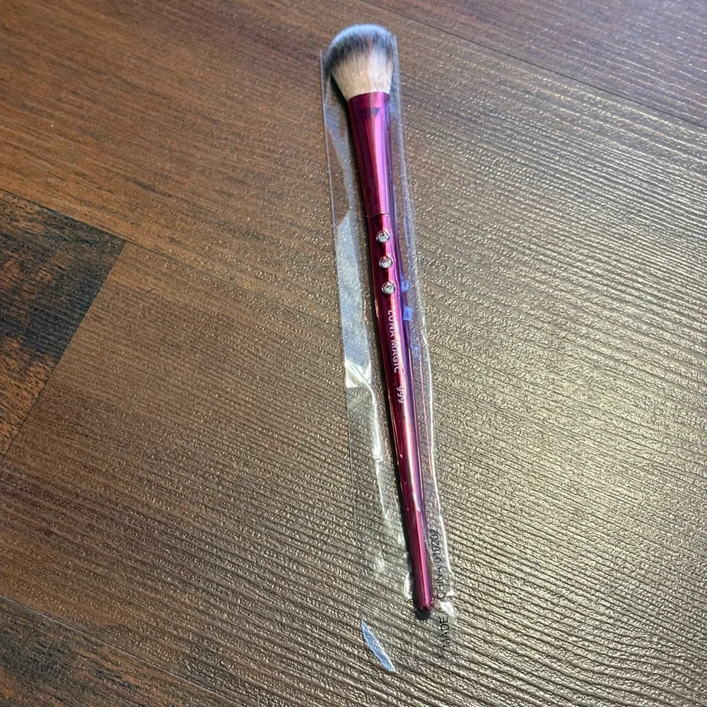 Luna Magic Superstar Highlighter Brush 999 NWT Soft Tapered Bristles